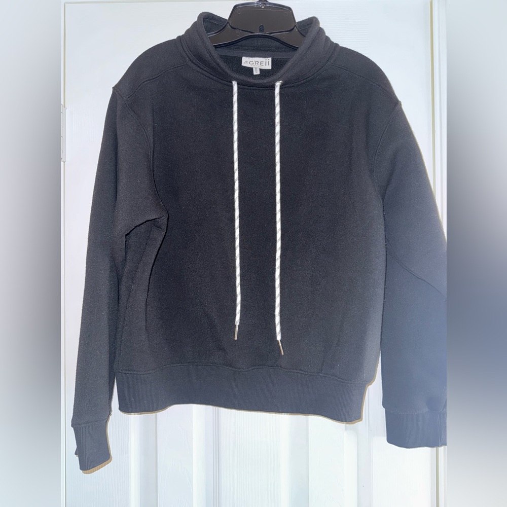 The Greii Black Sweatshirt with Drawstrings
